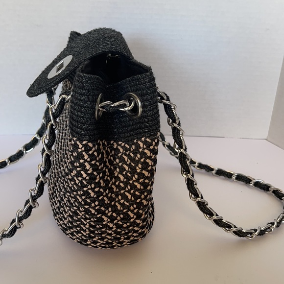 Straw handbag, BlackW/tan silver chain handles. - Picture 4 of 4